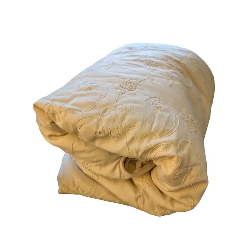 WAVERLY! LUXURY COLLECTION CREAM EMBROIDERED BOXED CORNER BEDSPREAD! SZ FULL - Picture 2 of 14